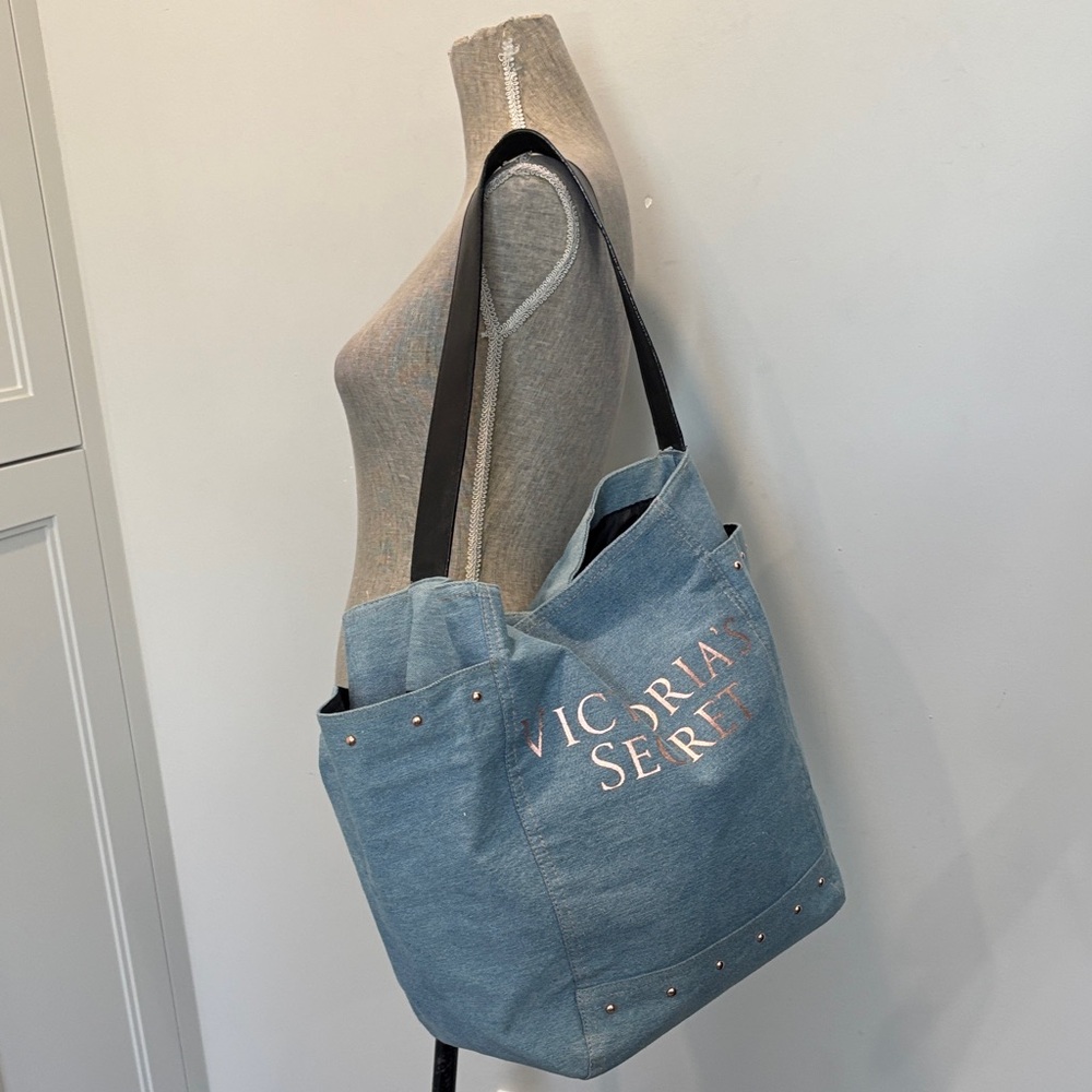 Victoria’s Secret Denim Blue Tote Black Straps Stud Detail Logo Bag - Picture 3 of 15
